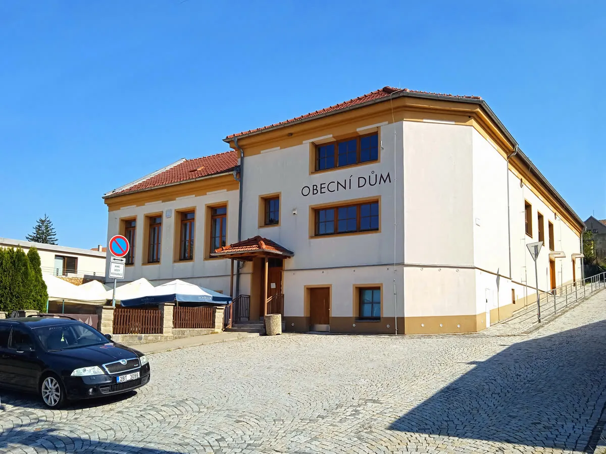 Obecní dům v Letonicích